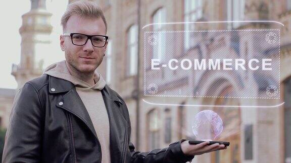 聪明的年轻人戴着眼镜展示了一个概念全息电子商务