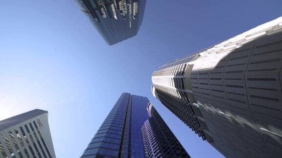高大的摩天大楼沿框架逆时针旋转