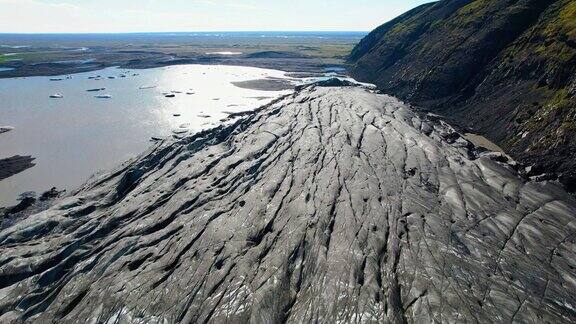 瓦特纳冰川(Vatnajokull)是冰岛最大、体积最大的冰盖冰川冰川占冰岛面积的11%