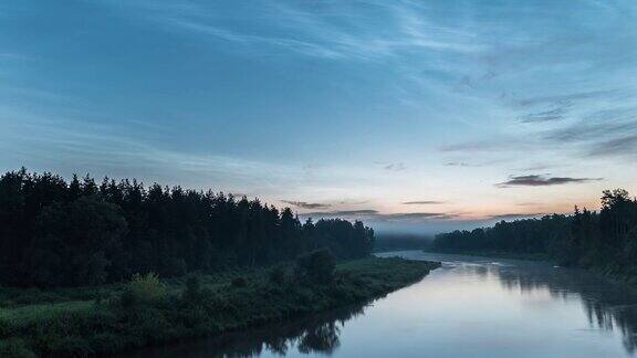 夜光云的时间间隔和河上的日出