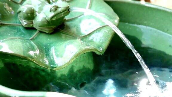 绿色的小青蛙喷泉