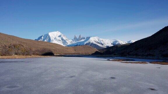 智利TorresdelPaine国家公园的冰冻湖