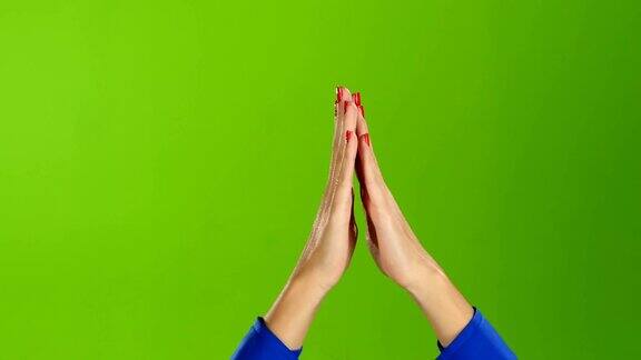 绿屏工作室女性双手鼓掌直手腕