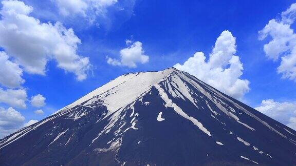 富士山覆盖着积雪日本