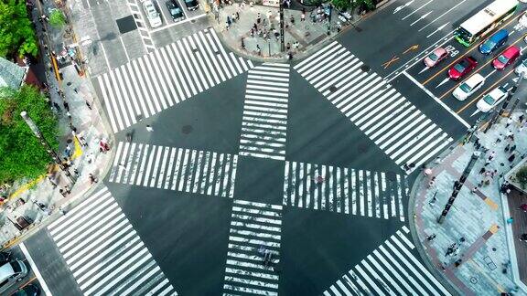 4K延时:日本东京银座人行横道十字路口行人和车流鸟瞰图