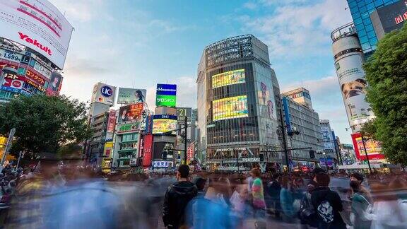 日本涩谷十字路口的人流