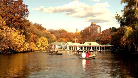 纽约中央公园池塘上划船