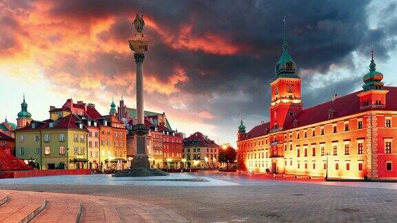华沙日落时分的老城广场波兰没有人时光流逝