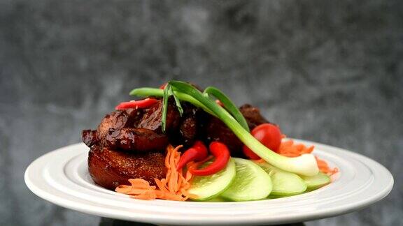 甜炖猪肉泰国菜高脂肪含量的甜猪肉餐和美味的4k视频