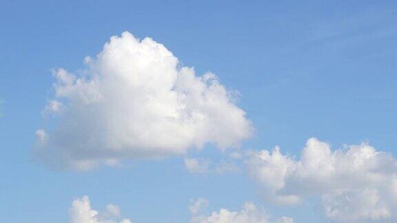 明亮的天空云景背景垂直4k镜头