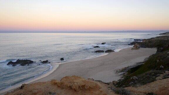 PraiadoMalhao海滩的日出在葡萄牙