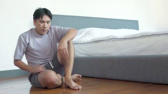 4K亚洲男人在家锻炼锻炼