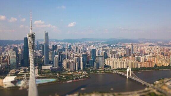 广州市区珠江广州塔侧架空倾斜移位全景