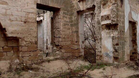 乡间一地主房屋的废墟古老的废墟鸟瞰图