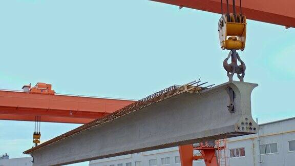 现代电梯吊装长混凝土施工梁现代施工生产生产用于桥梁和道路建设的混凝土梁4kProRes