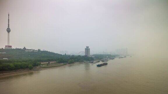 雨天雾武汉市江湾大桥全景4k时间流逝中国