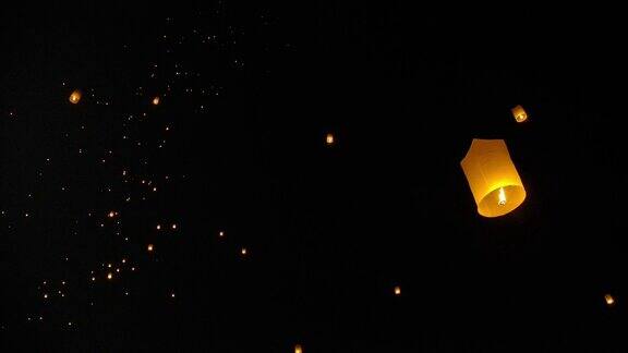 LoiKrathong传统节日的SLOMO天灯