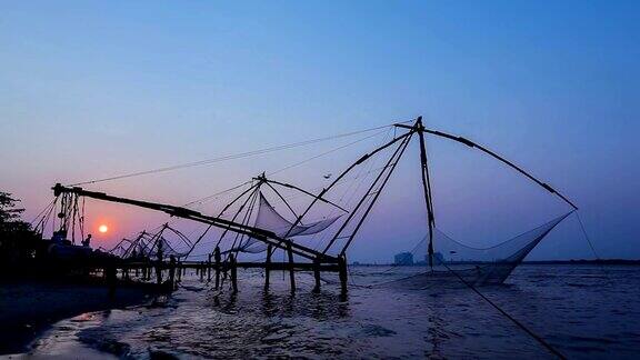 日落时的中国渔网印度喀拉拉邦科钦堡