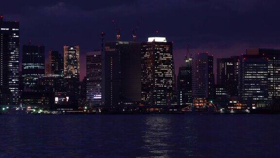 黄昏时分的东京市景