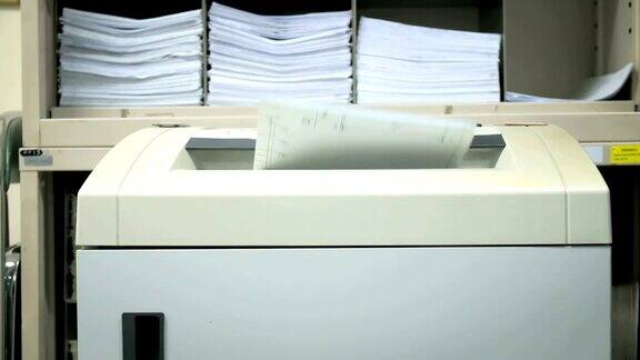 文件碎纸机在工作