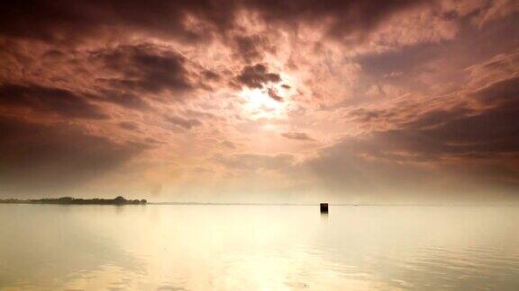 时间流逝:美丽的Phayao湖(关Phayao)泰国Phayao