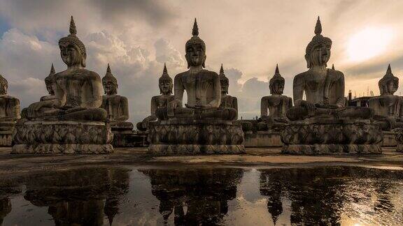 一组佛像的日落场景泰国Nakornsrithammarat