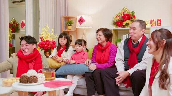 亚洲家庭看电视
