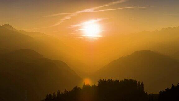 日落山脉瀑布阿尔卑斯瑞士航拍4k