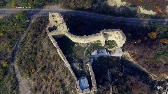 在Mtskheta附近的Kutaisi山上的一个古老堡垒的废墟