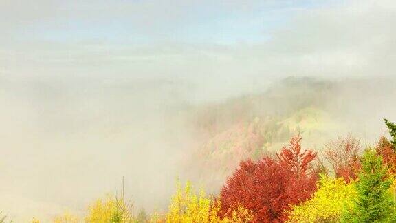 时间流逝奇异多彩的山景与云乌克兰喀尔巴阡山