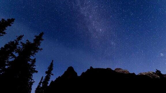 银河和月光时光流逝Yoho国家公园