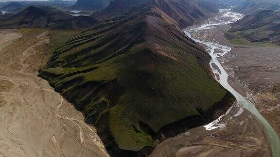 彩色山脉在landmanalaugar鸟瞰图冰岛