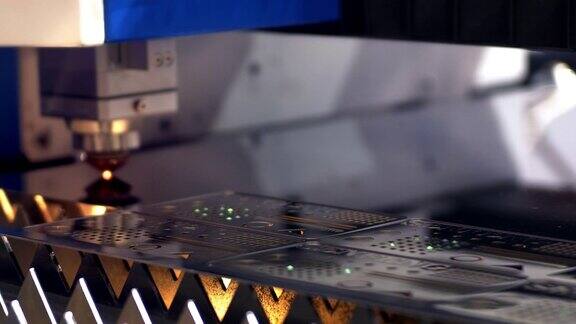 切割金属激光能迸出火花夹激光切割机技术工业激光切割加工制造技术的平板金属材料与火花激光近