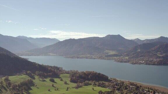巴伐利亚泰根塞湖阿尔卑斯山脉秋季无人机