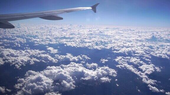 从飞机上看云