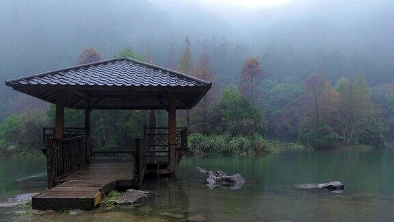 台湾依兰县森林游憩区雨天明池