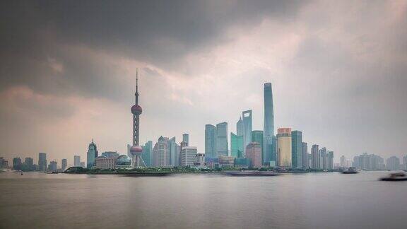 中国日上海著名的市中心河交通湾全景4k时间推移