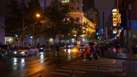 夜间照明4k中国上海城市交通街道全景
