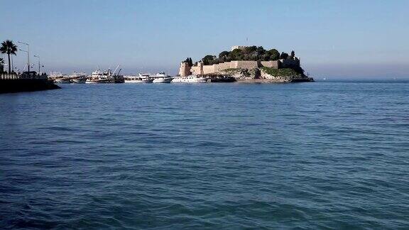 岛上的城堡