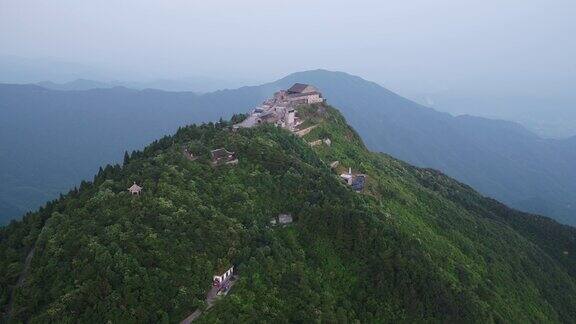 中国五大名山之一的南岳衡山位于湖南省长沙市