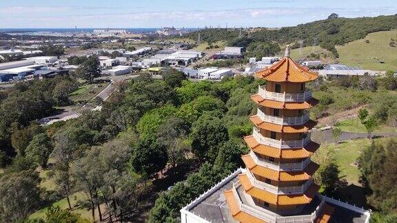 空中无人机视图南天寺佛教建筑群在伯克利卧龙岗新南威尔士州显示宝塔在一个阳光明媚的日子