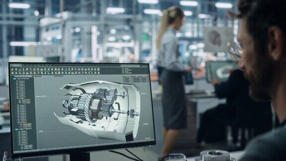 汽车工厂办公室:工程师在计算机上进行涡轮原型为高科技绿色能源电动发动机设计先进的3D模型在自动化制造工厂的多元化团队工作