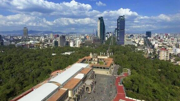 从查普尔特佩克公园鸟瞰墨西哥城