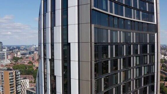 环绕Strata高层公寓现代设计幕墙摩天大楼的特写英国伦敦