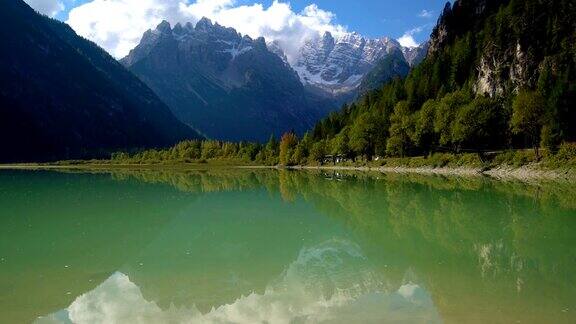 Landro湖Dolomites意大利