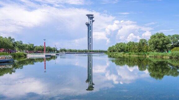 北京奥林匹克公园的现代瞭望塔延时摄影