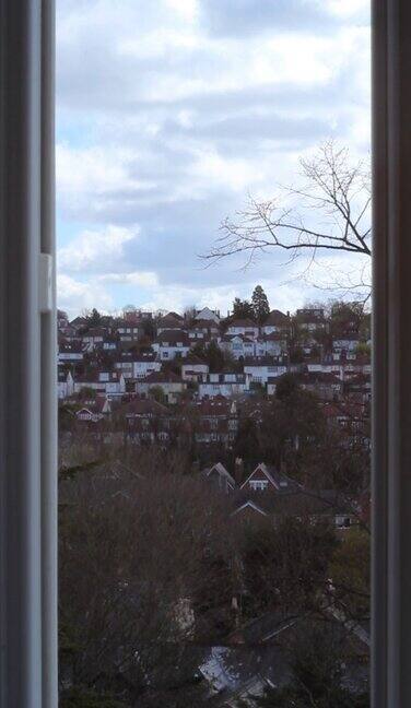 远处住宅的窗景