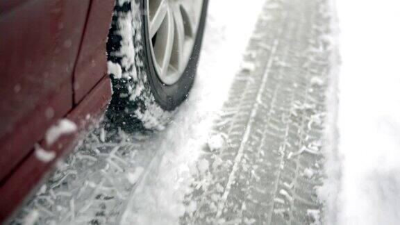 高清超级慢动作:雪地里的汽车车轮