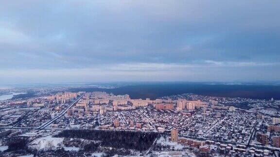 空中哈尔科夫城市城市景观与史诗般的天空