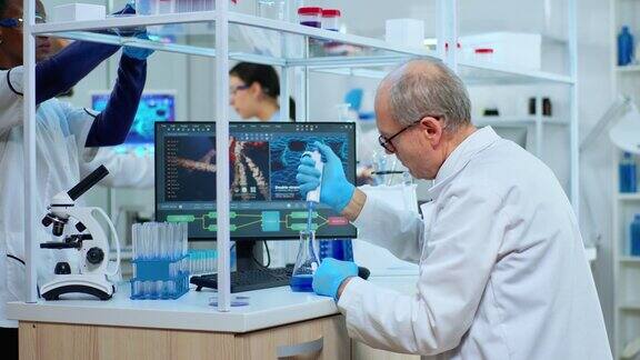 神经学家在现代实验室研究疫苗